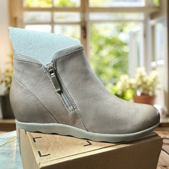 🆕🔥 DANSKO Leather Miki Zippered Boot Bootie TAUPE BURNSIHED Size 39 - Picture 14 of 14